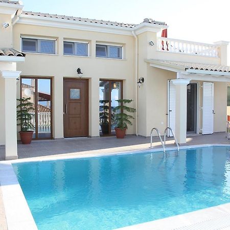 Villa De La Mer Άγιος Στέφανος Εξωτερικό φωτογραφία